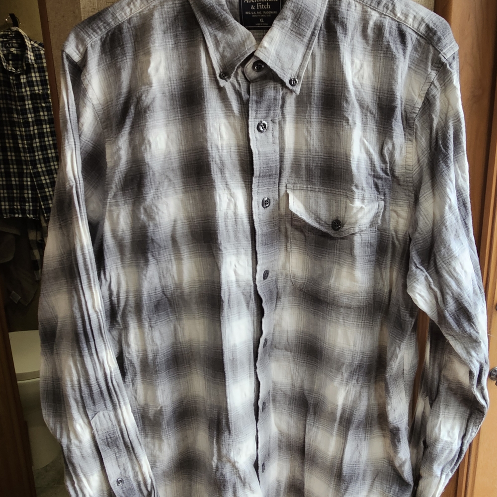 Abercrombie & Fitch Black and White Casual Button Down Shirt